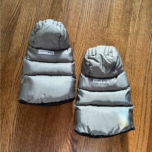 7 am Enfant Warmmuffs in metallic gray finish